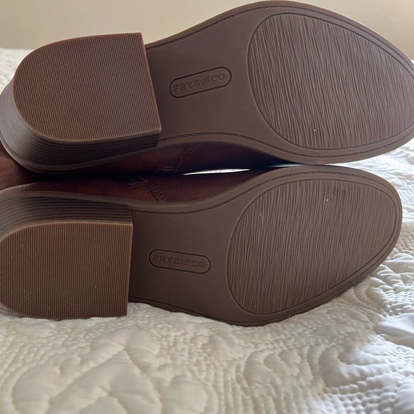 FRYE AND CO. Cognac Brown Leather Knee Boots with Buckle NWOT never worn - Picture 3 of 3